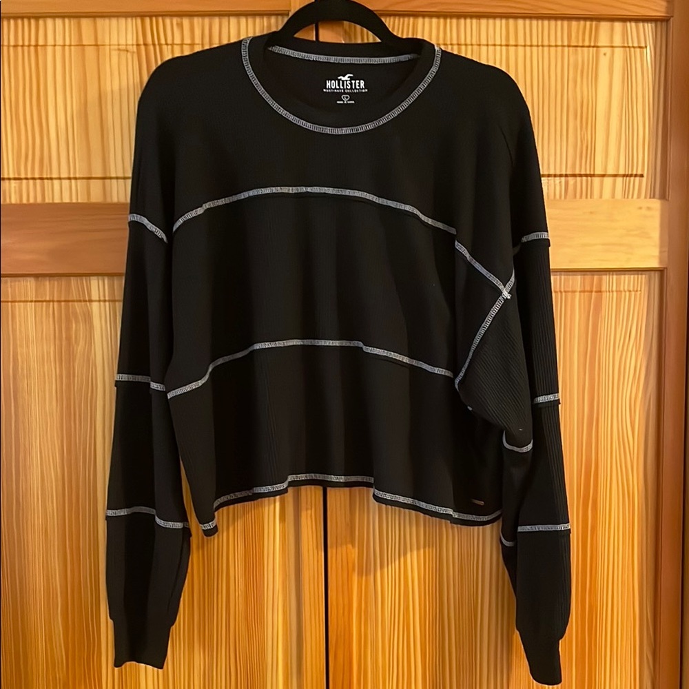 Woman’s hollister cropped black sweater size large